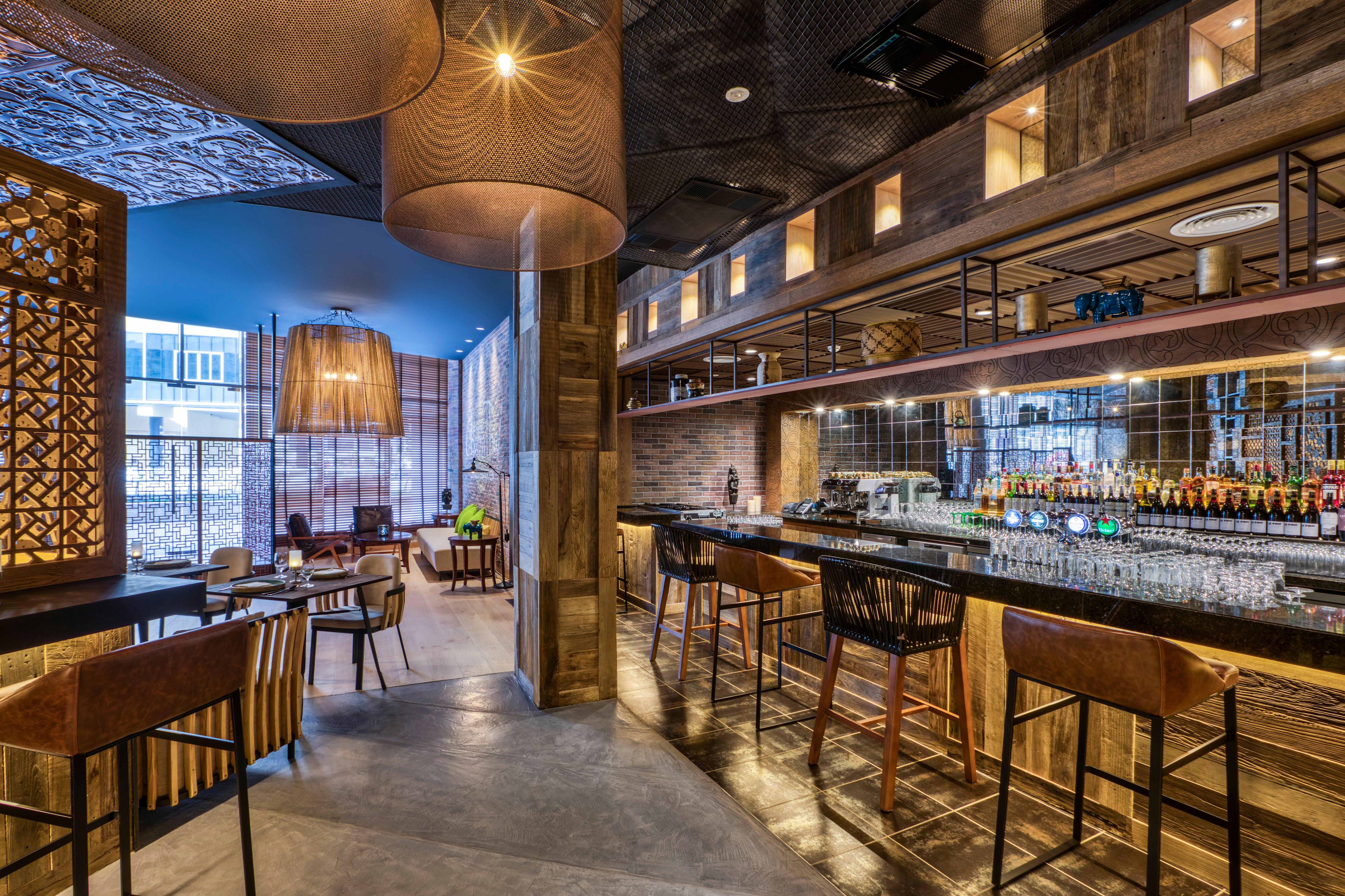 크라운 플라자 두바이 마리나 호텔 외부 사진 The bar at the 101 bar