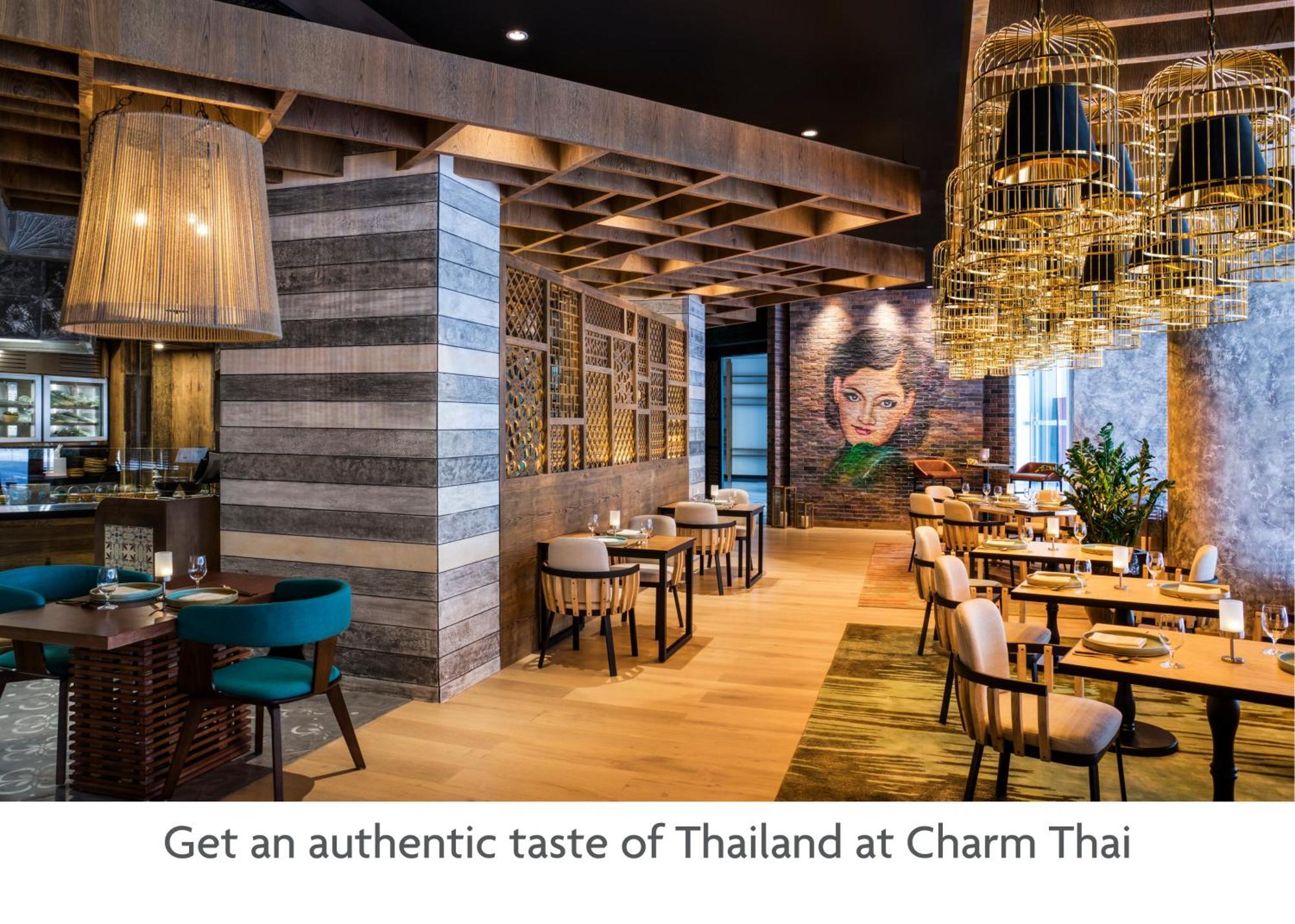 크라운 플라자 두바이 마리나 호텔 외부 사진 Charm Thai