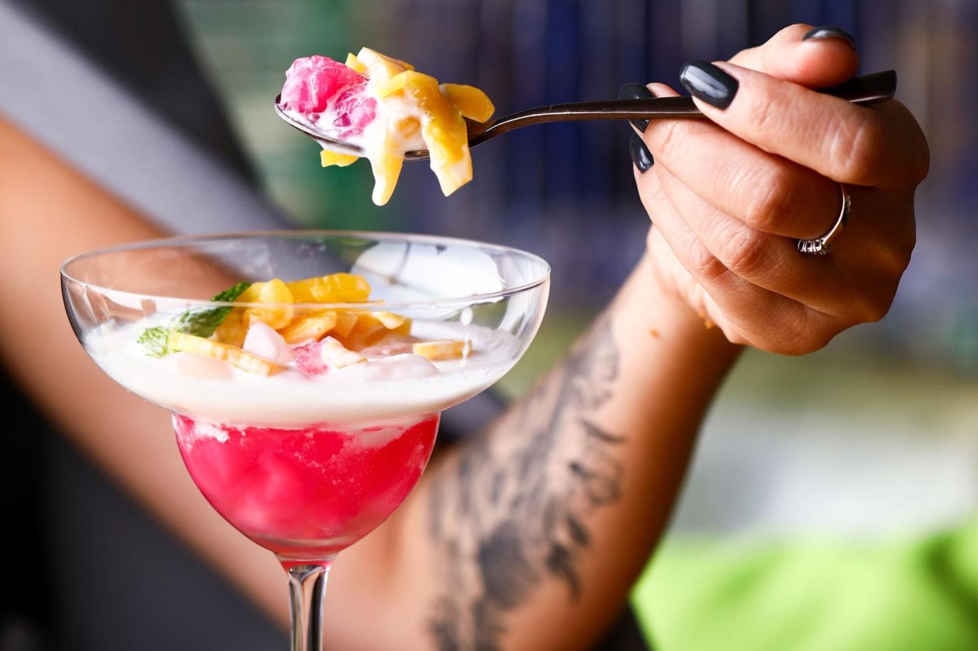 크라운 플라자 두바이 마리나 호텔 외부 사진 A fruit salad