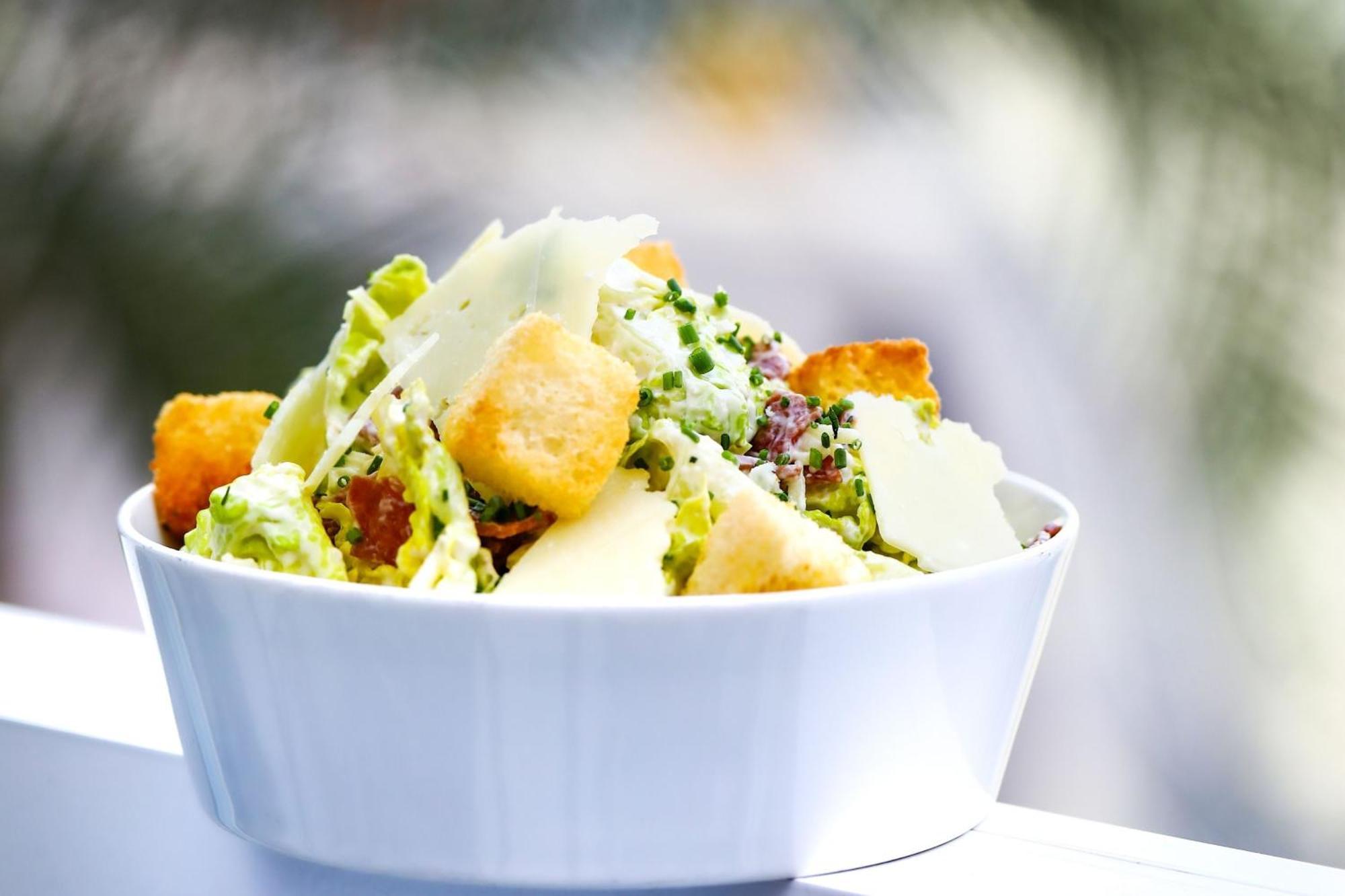 크라운 플라자 두바이 마리나 호텔 외부 사진 Caesar salad