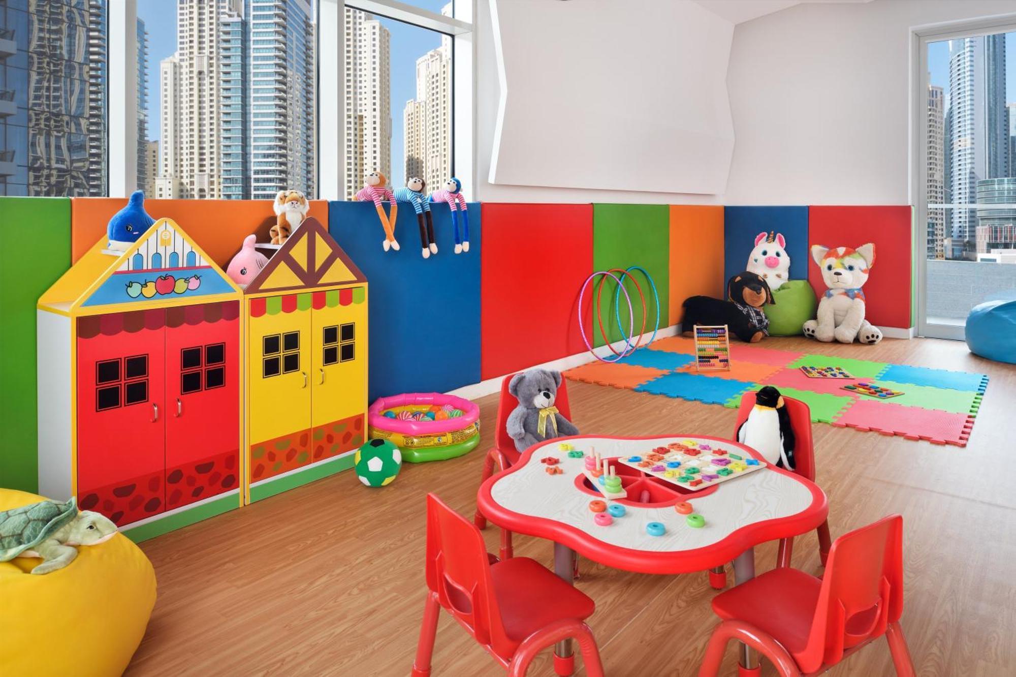 크라운 플라자 두바이 마리나 호텔 외부 사진 A nursery in Dubai