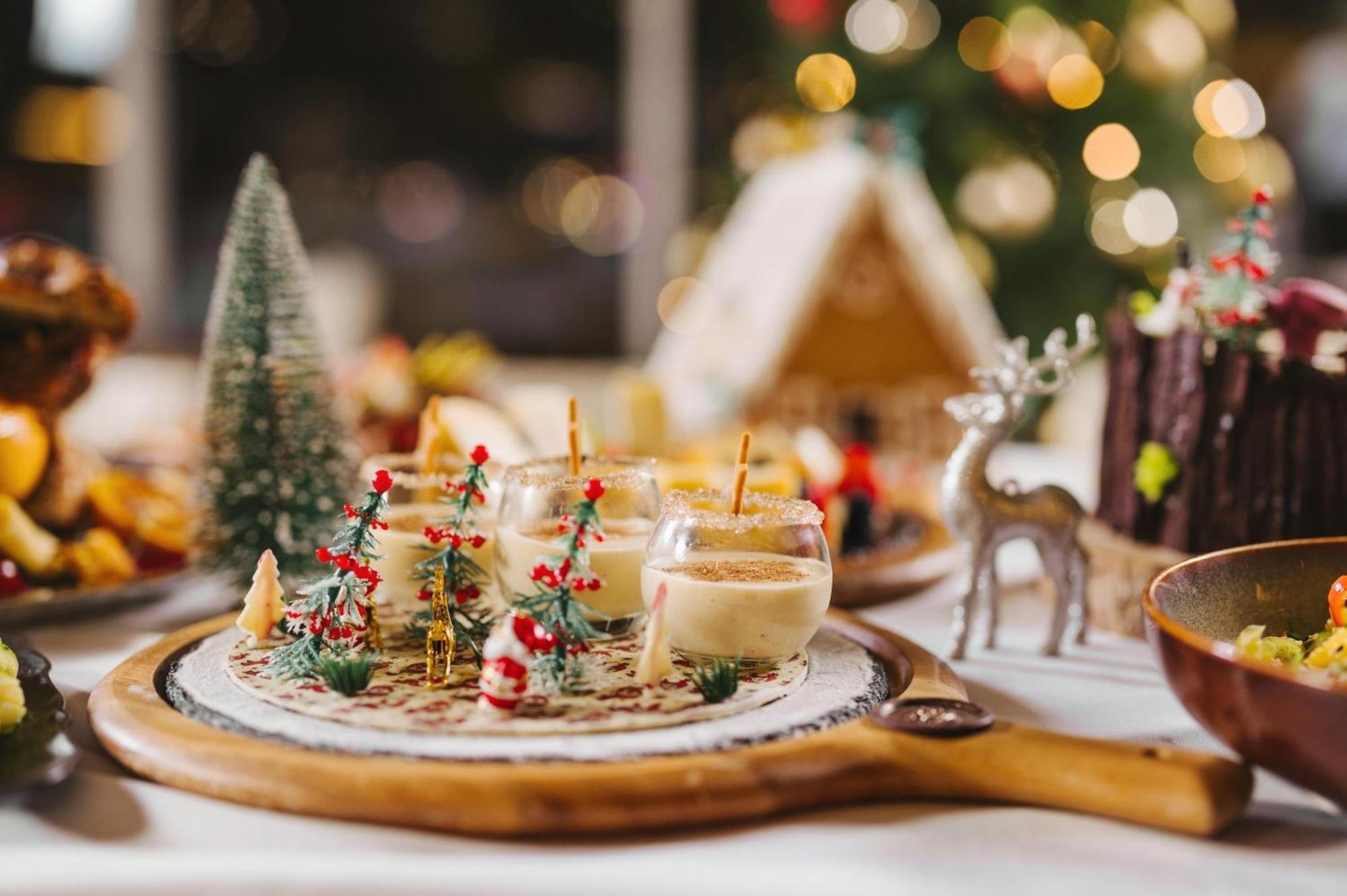 크라운 플라자 두바이 마리나 호텔 외부 사진 Christmas tree shots